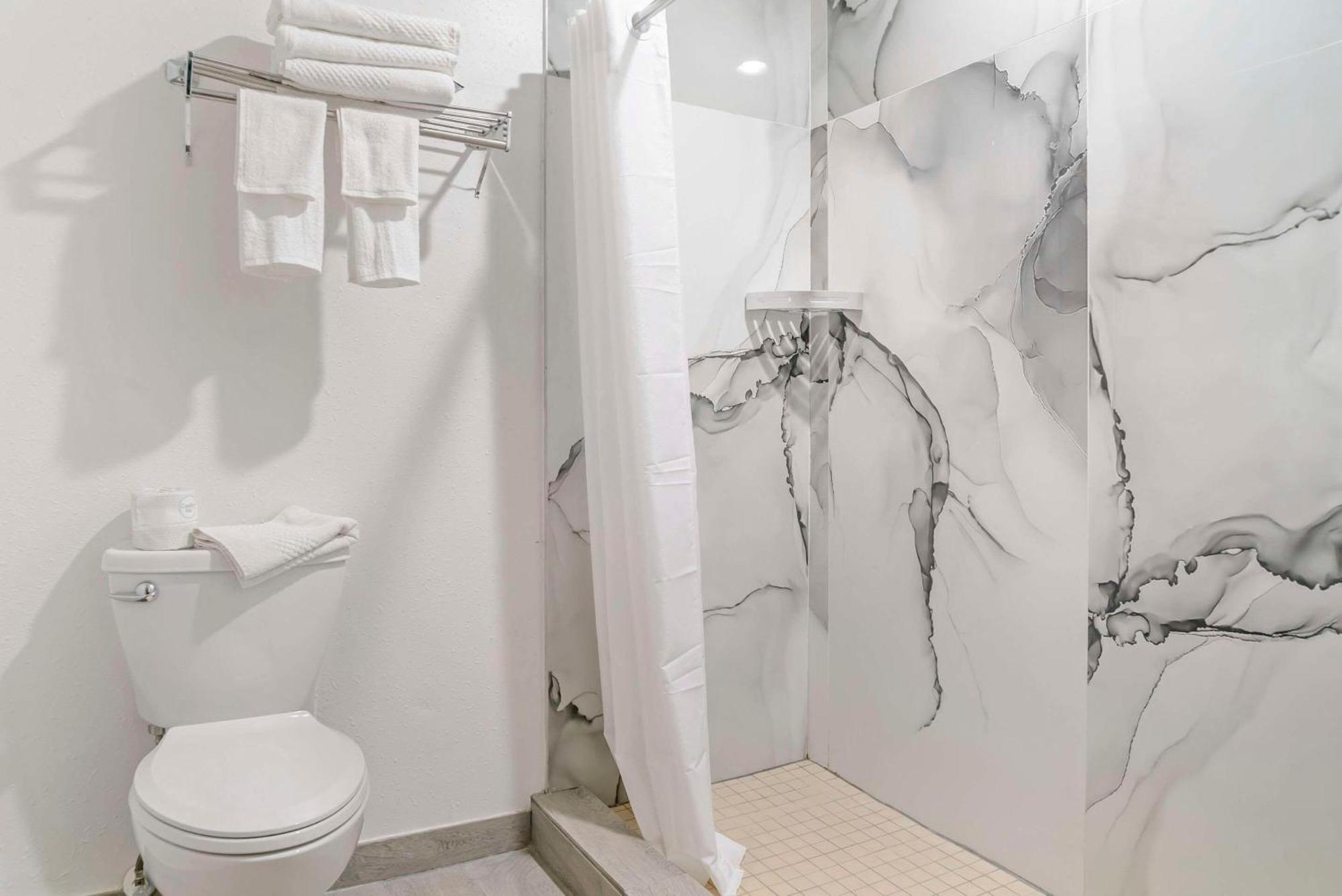 Econo Lodge Traverse City Esterno foto