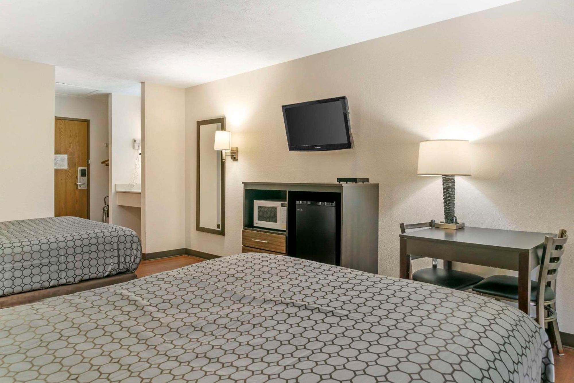 Econo Lodge Traverse City Esterno foto