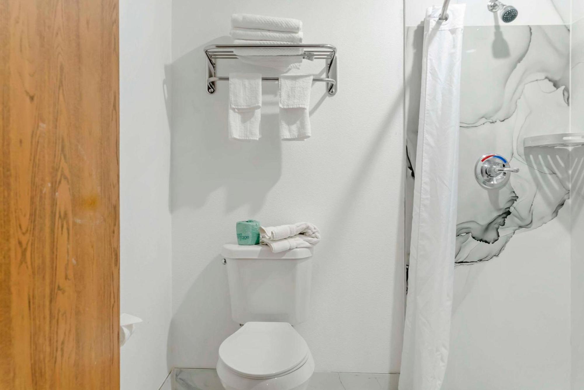 Econo Lodge Traverse City Esterno foto
