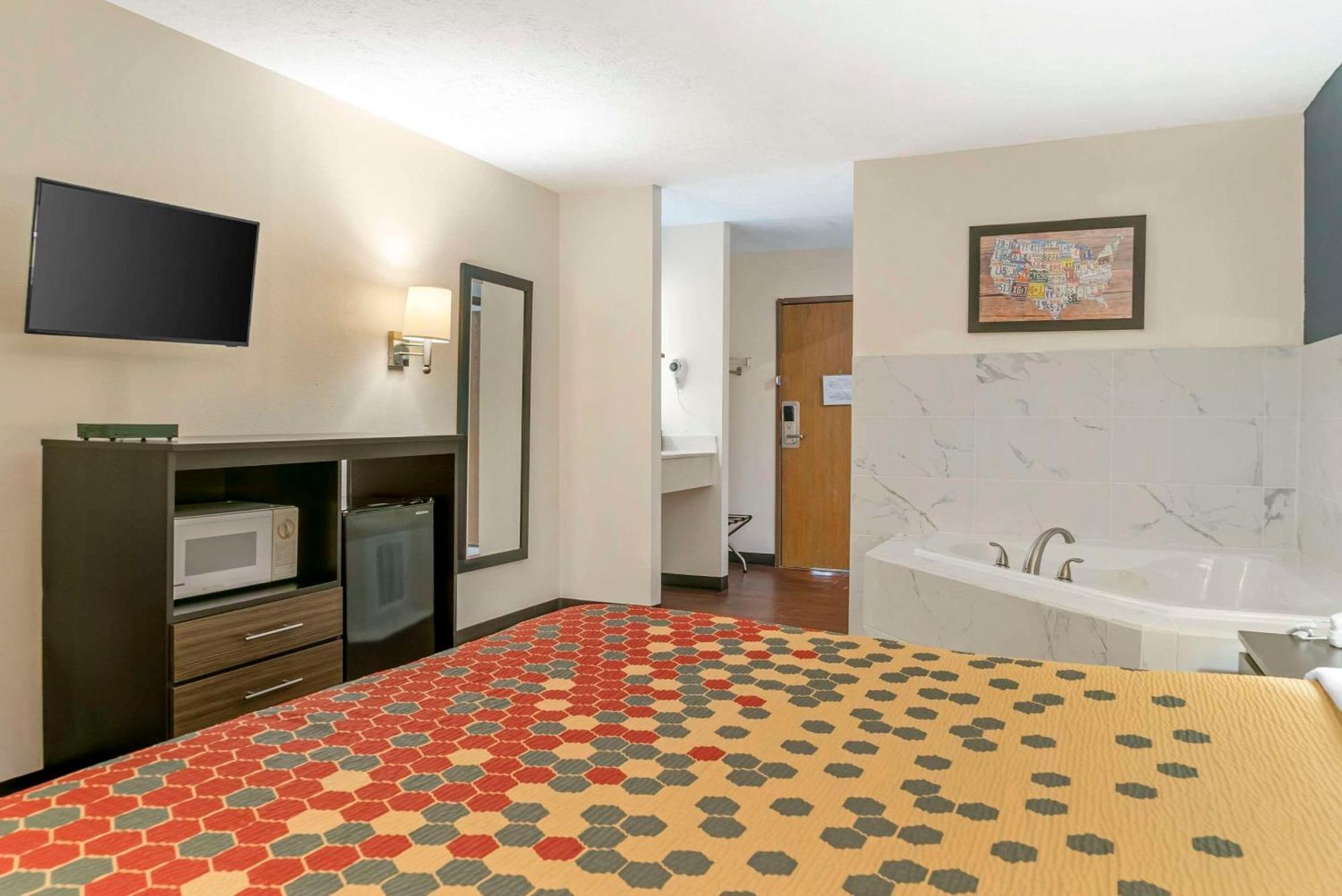 Econo Lodge Traverse City Esterno foto