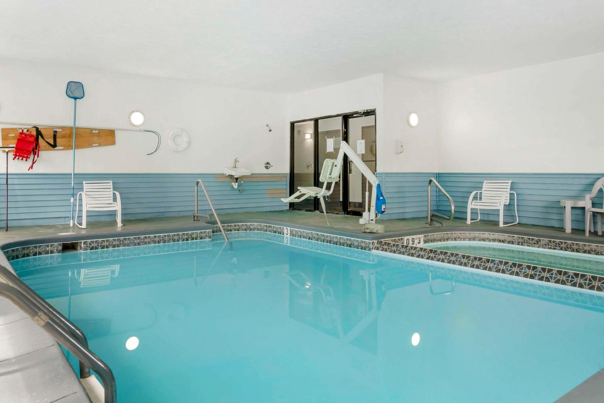 Econo Lodge Traverse City Esterno foto