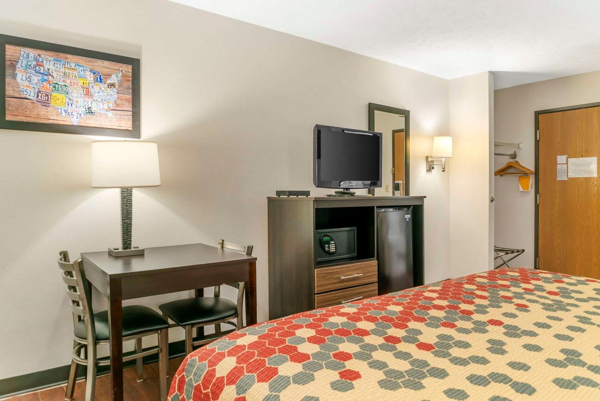 Econo Lodge Traverse City Esterno foto