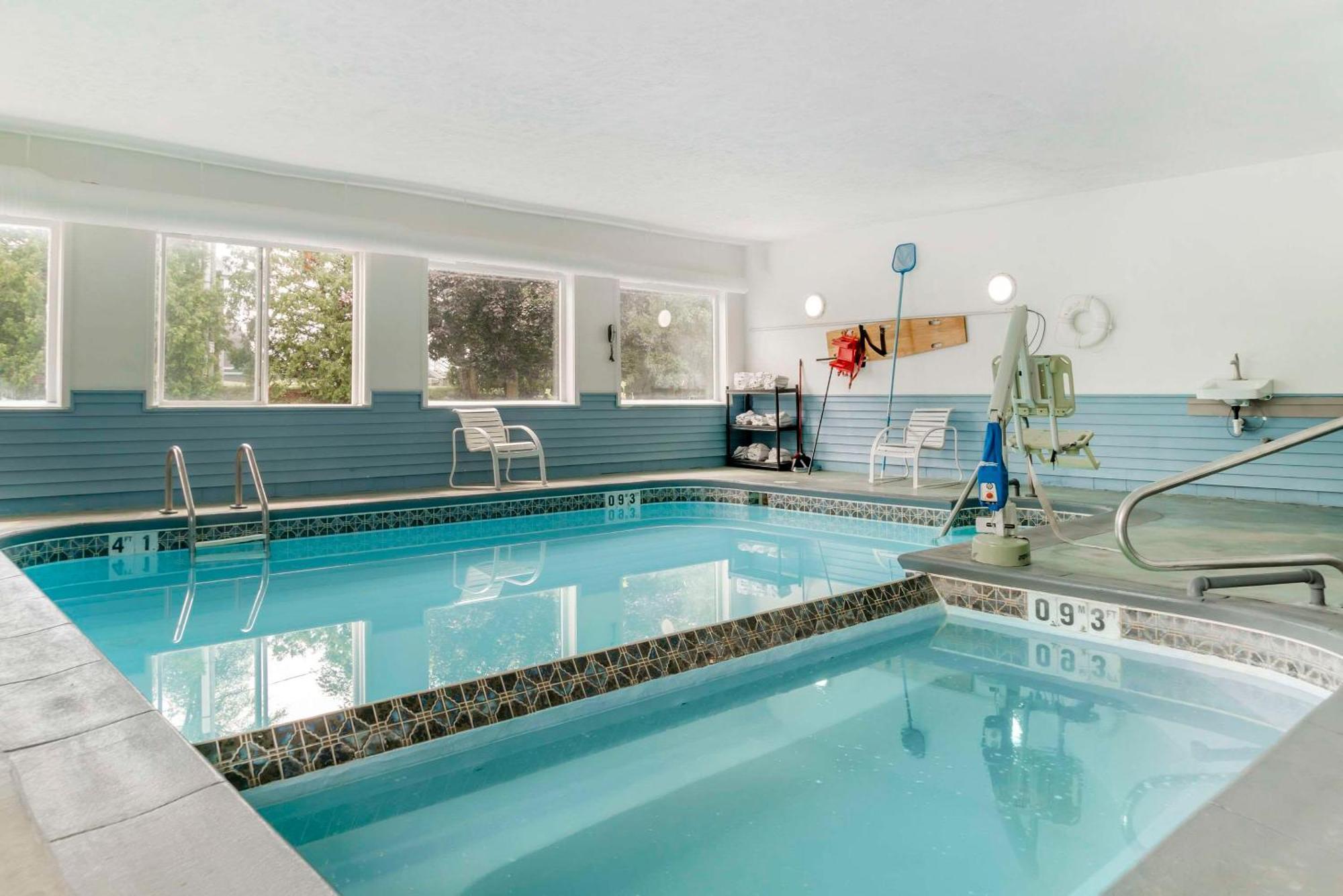 Econo Lodge Traverse City Esterno foto